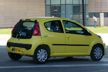 http://divers.photos.chez-alice.fr/forum/107/peugeot_107_01c_big.jpg